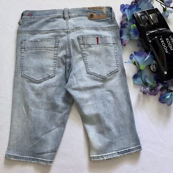 Industrial Indigo NWT Distressed Light Wash Jean Shorts Men W32 - Picture 5 of 9